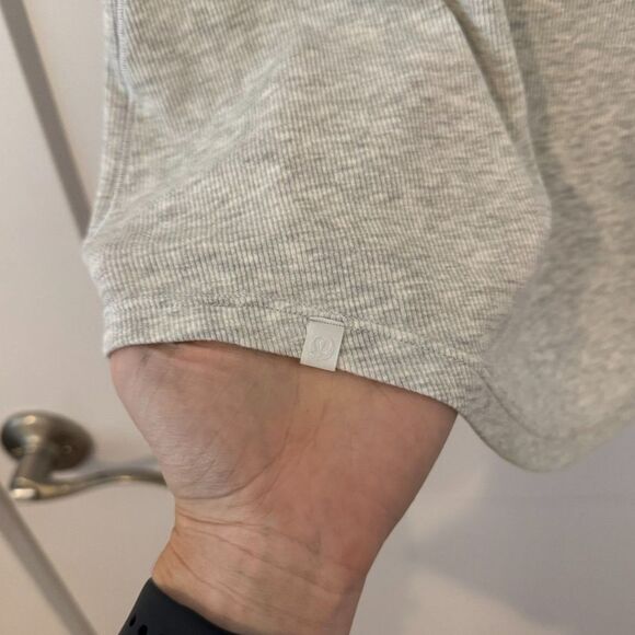 Lululemon Hold Tight Tee-NO SIZE TAG - Picture 3 of 8